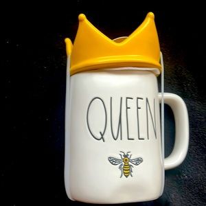 RAE DUNN QUEEN BEE MUG NWT make me an offer!!